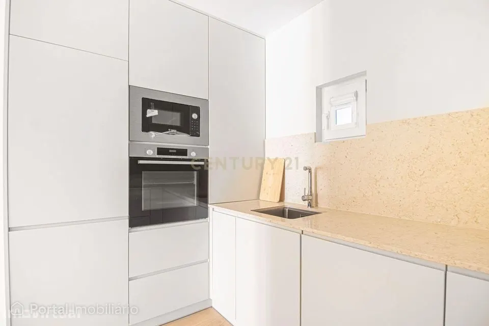 T2 Duplex renovado no centro histórico de Sacavém