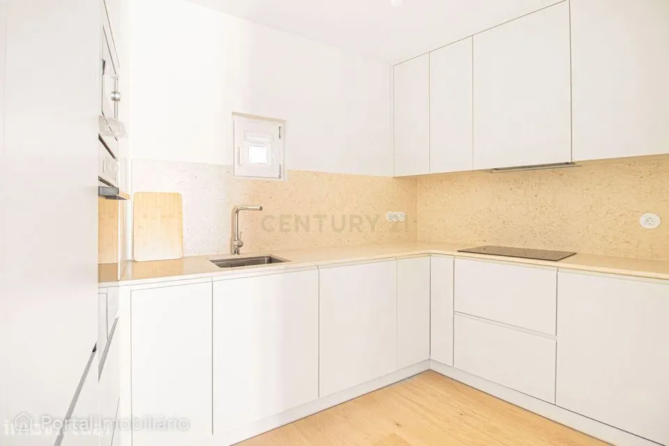 T2 Duplex renovado no centro histórico de Sacavém