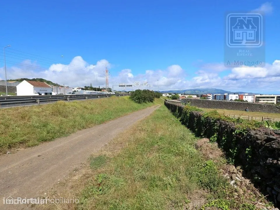 VENDA de TERRENO com potencial para Construção - São José, Ponta De...