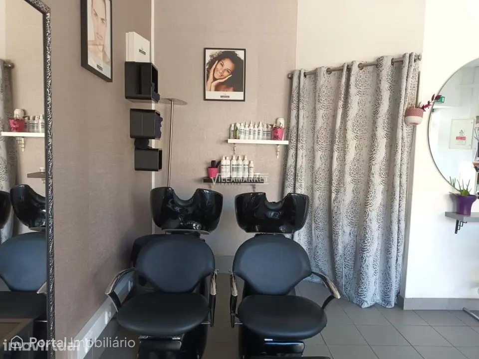 Loja com 44 m2 para trespasse totalmente equipada para cabelereiro e e