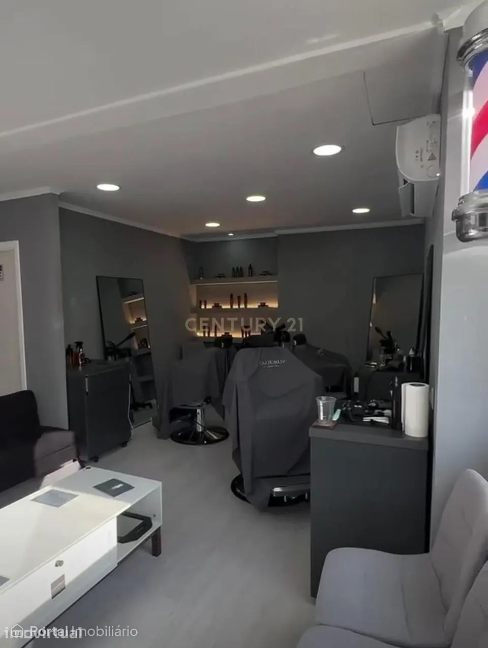 Loja à venda no shopping galiza, Estoril — 43 m² | Barbearia equipada
