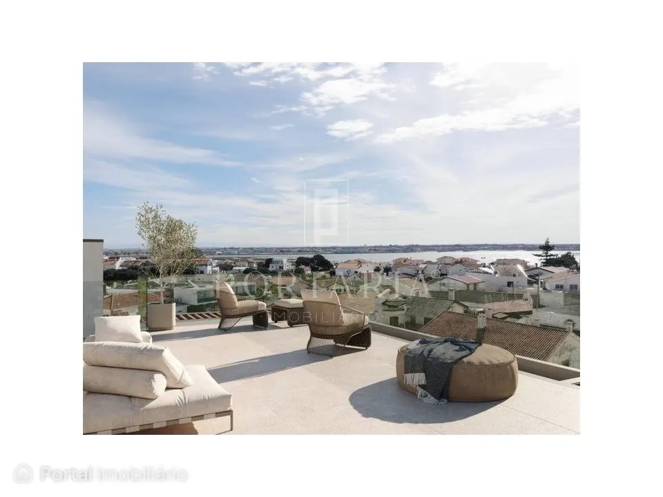 Penthouse T4 duplex novo com terraço na praia da Barra