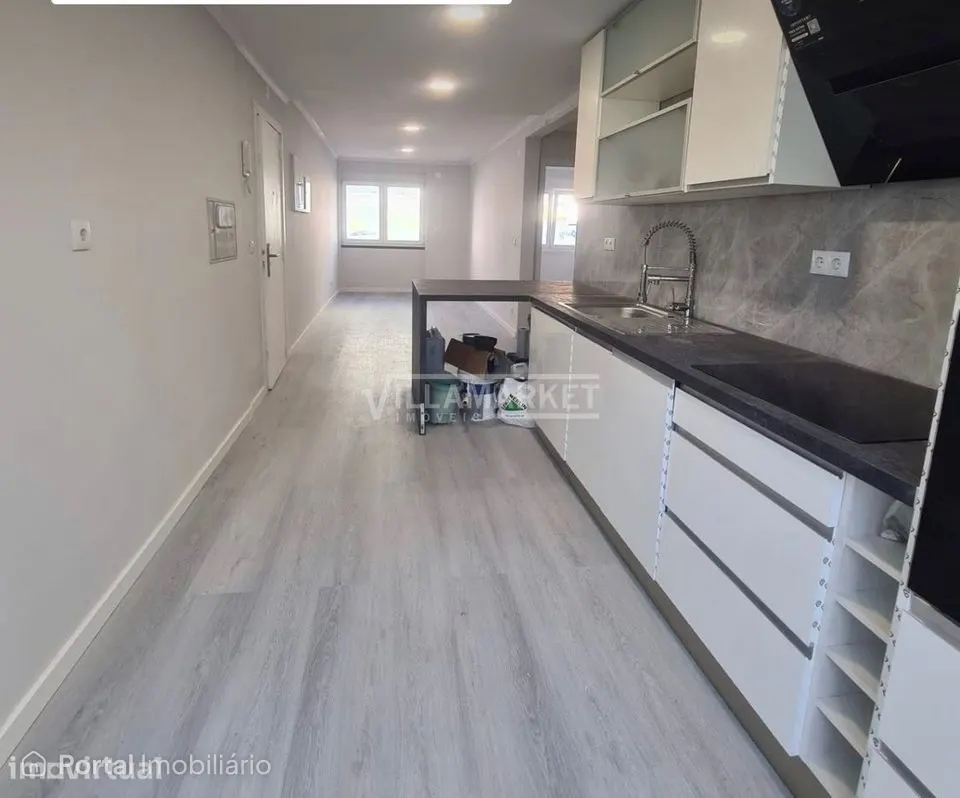 Apartamento T2 Remodelado com 56 m2 inserido no rés do chão de um pequ