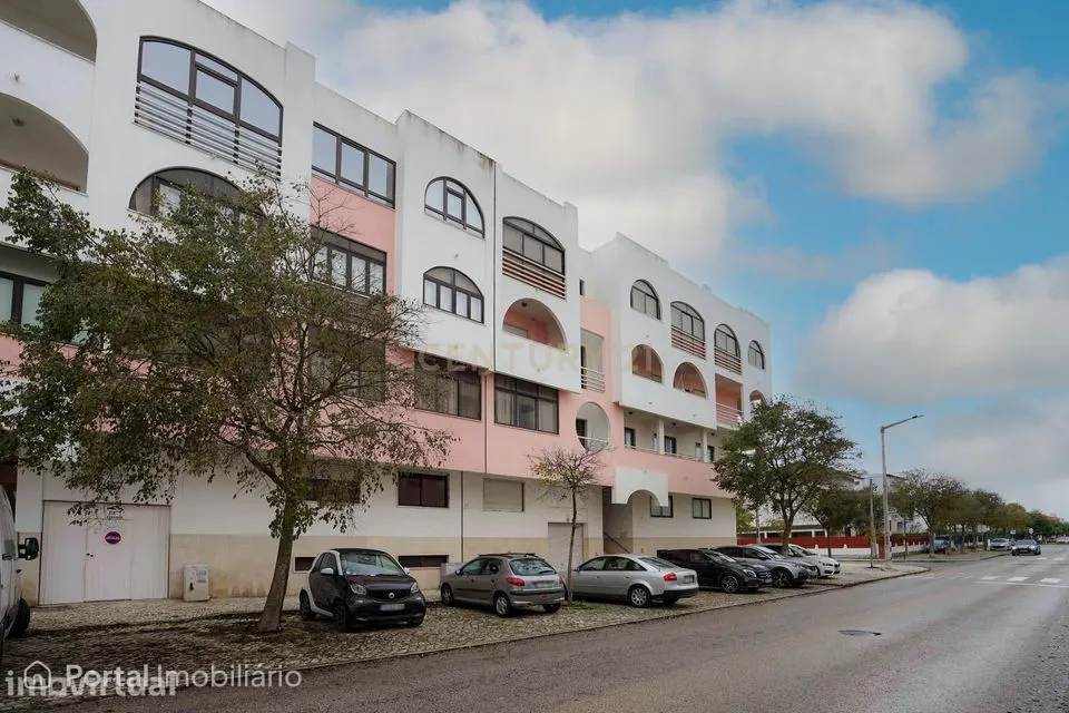 T2 com Garagem na Costa da Caparica – Conforto, Espaço e Excelente Loc