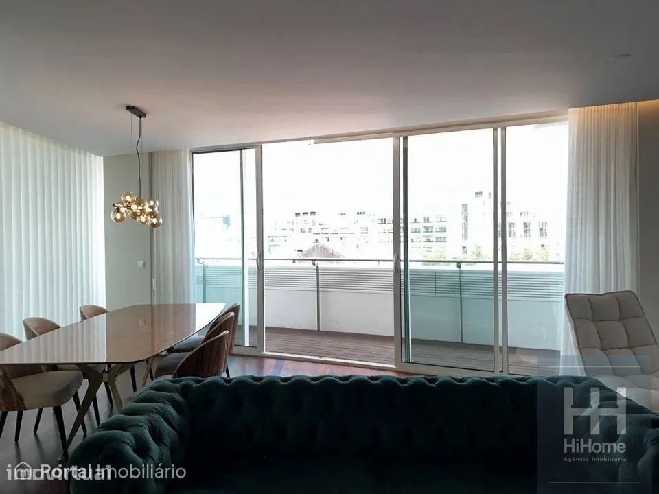 Apartamento T4 mobilado no Edificio Funchal Centrum