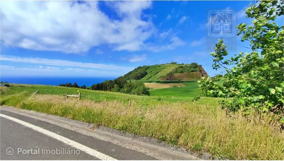 Land for sale in Fenais da Ajuda