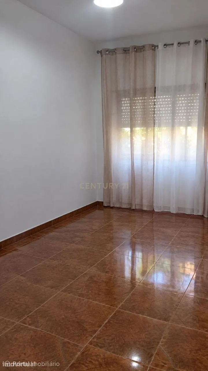 Apartamento T2 em Alcochete com Luz Natural e Boa Localização