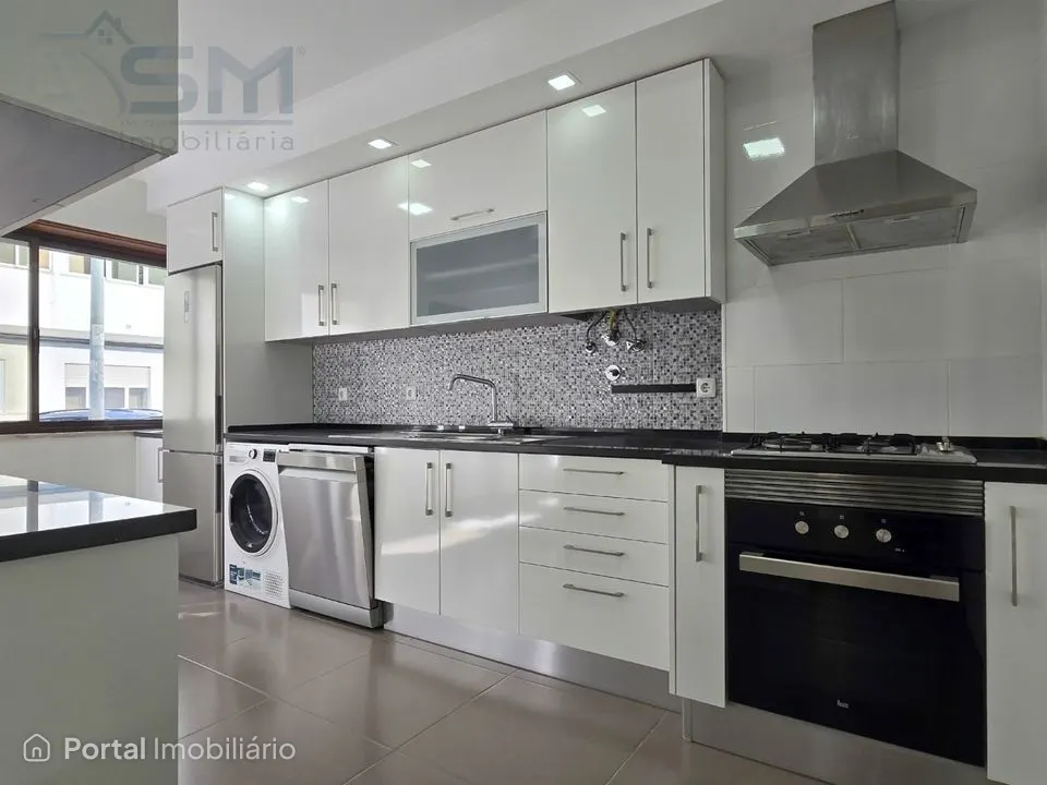 Apartamento T2 Arrendamento em Carnaxide e Queijas,Oeiras