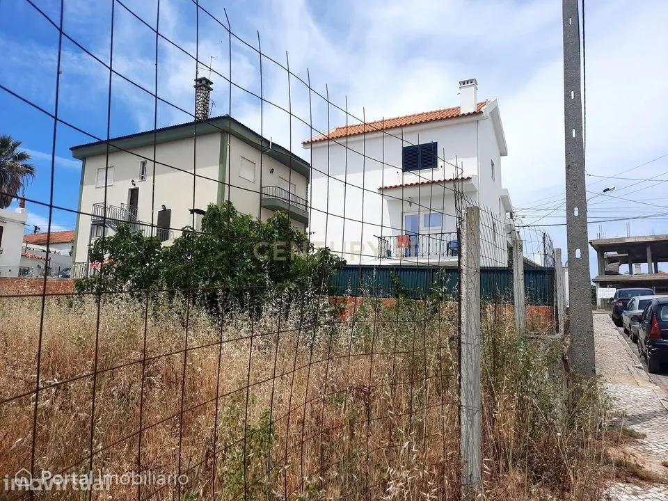 Terreno á venda com 354 m2 -Charneca da Caparica