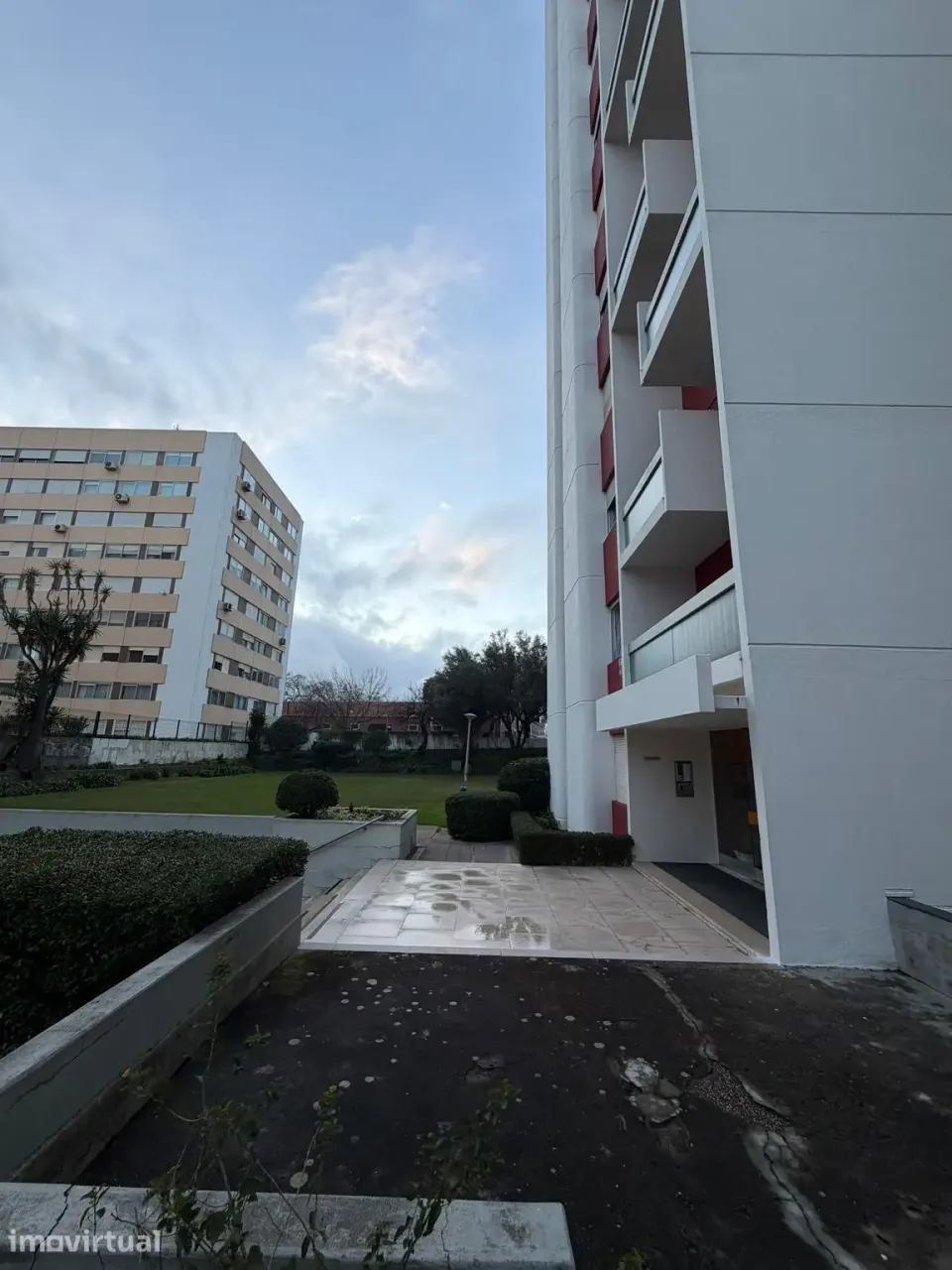 Quarto mob. cama de solteiro wc priv Condomín. Qta da Luz - Carnide