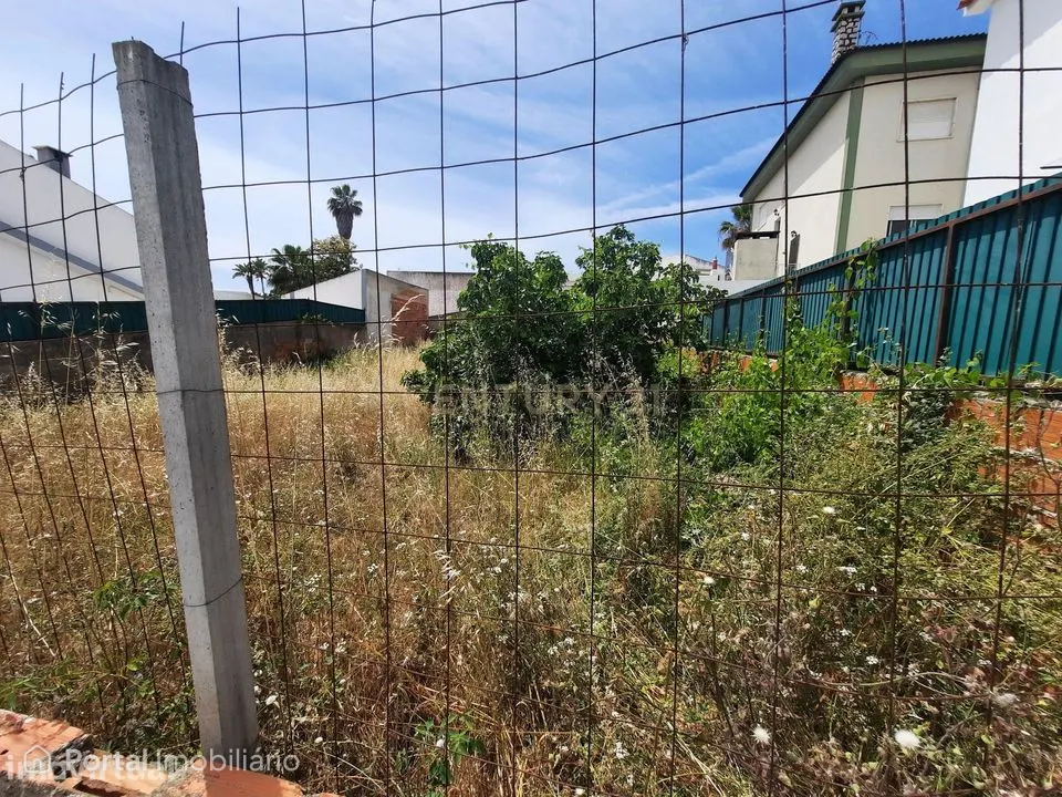 Terreno á venda com 354 m2 -Charneca da Caparica