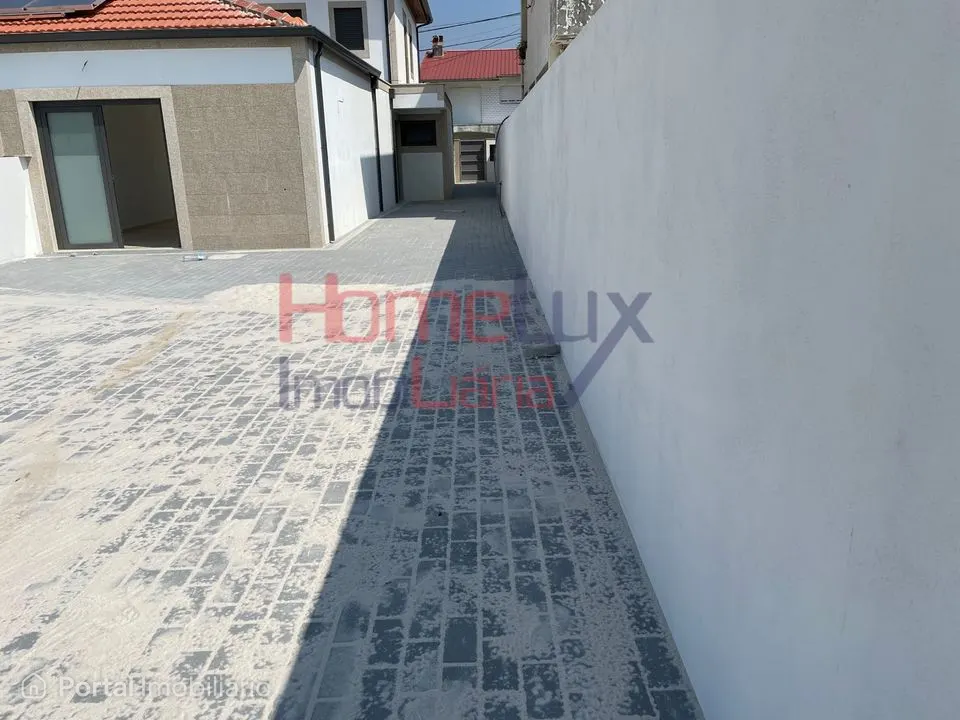 3-bedroom house for sale in Lobão