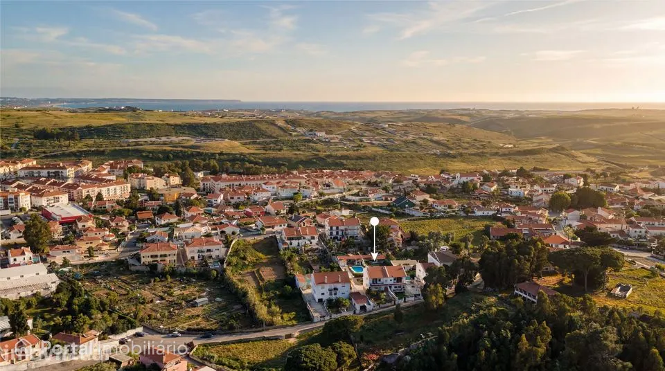 Moradia T5 com piscina e jardim, lote com 830 m² entre Sintra e Lisboa