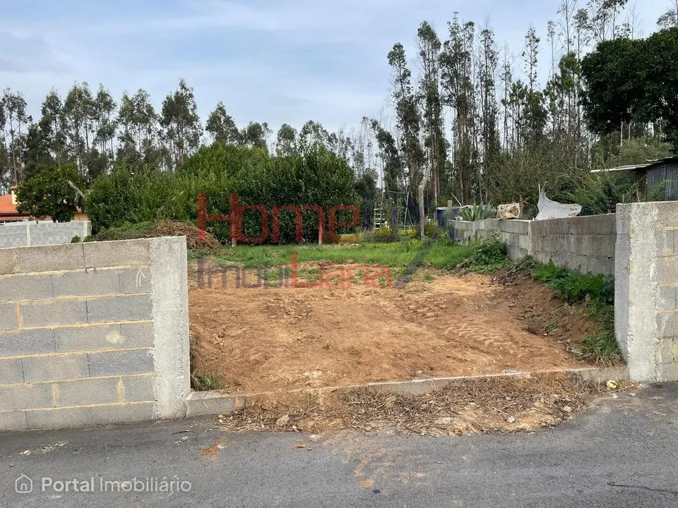 Terreno urbano com ruina em Macinhata da Seixa
