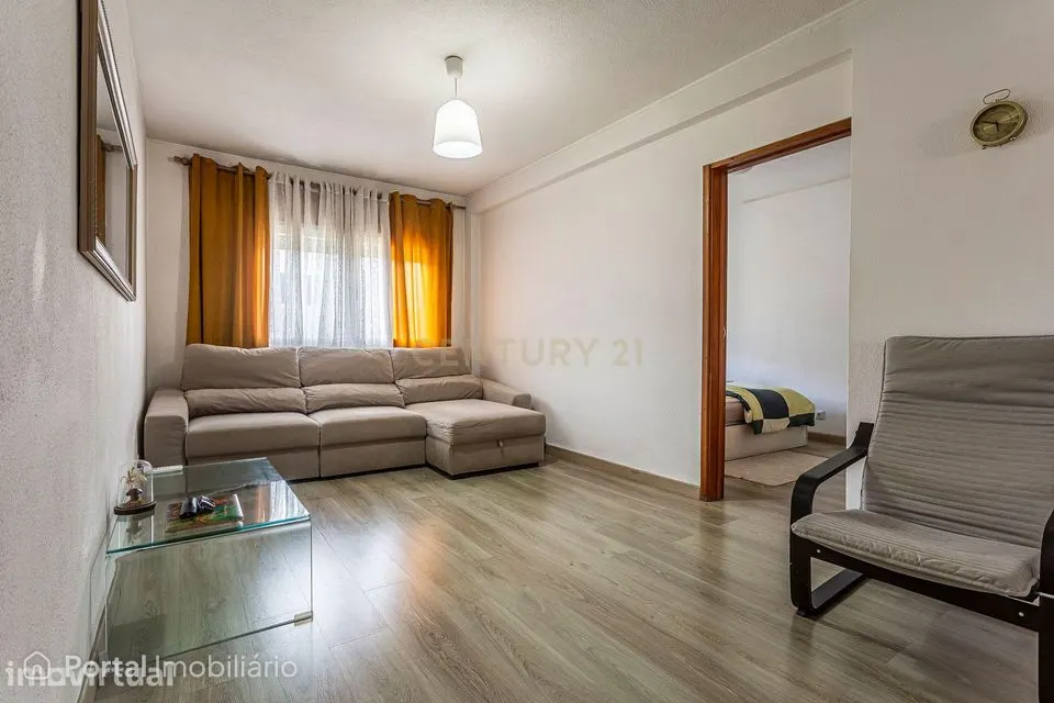 T2 Totalmente Renovado | 101 m² | Praça de Portugal | Pronto a Habitar