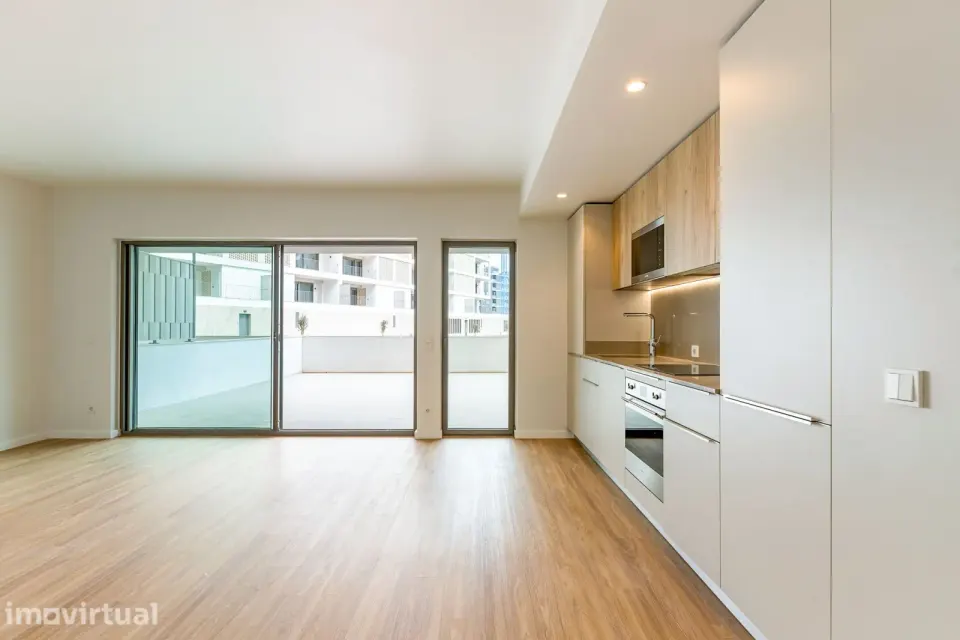 T2 Novo com terraço de 54m2 em condomínio privado c/ piscina em Loures
