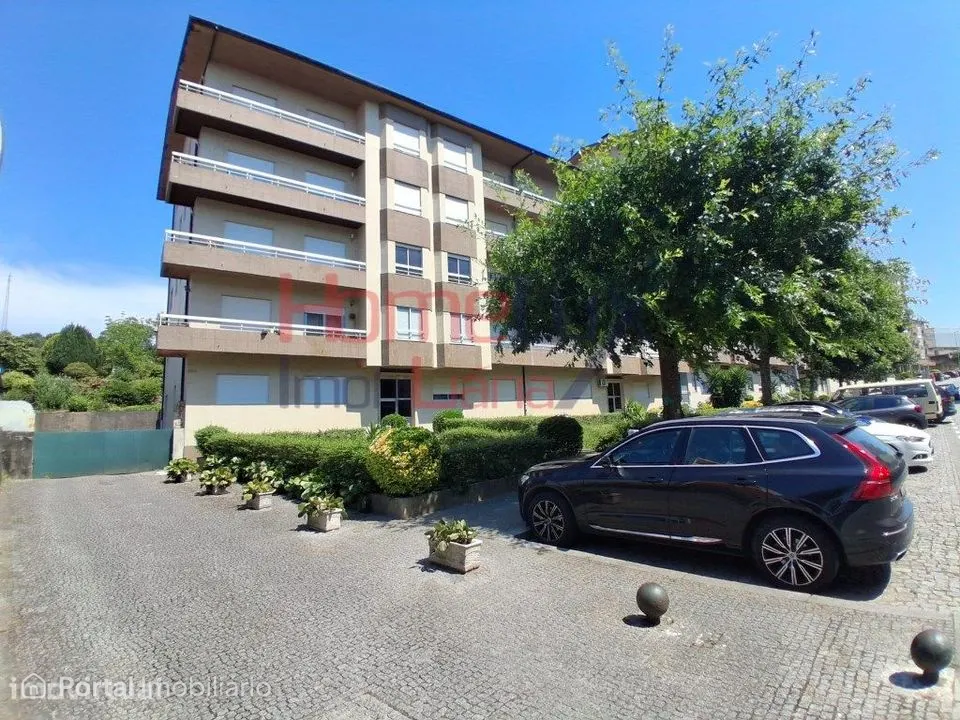 Apartamento T3 com 3 frentes e lugar de garagem, Fânzeres, Gondomar