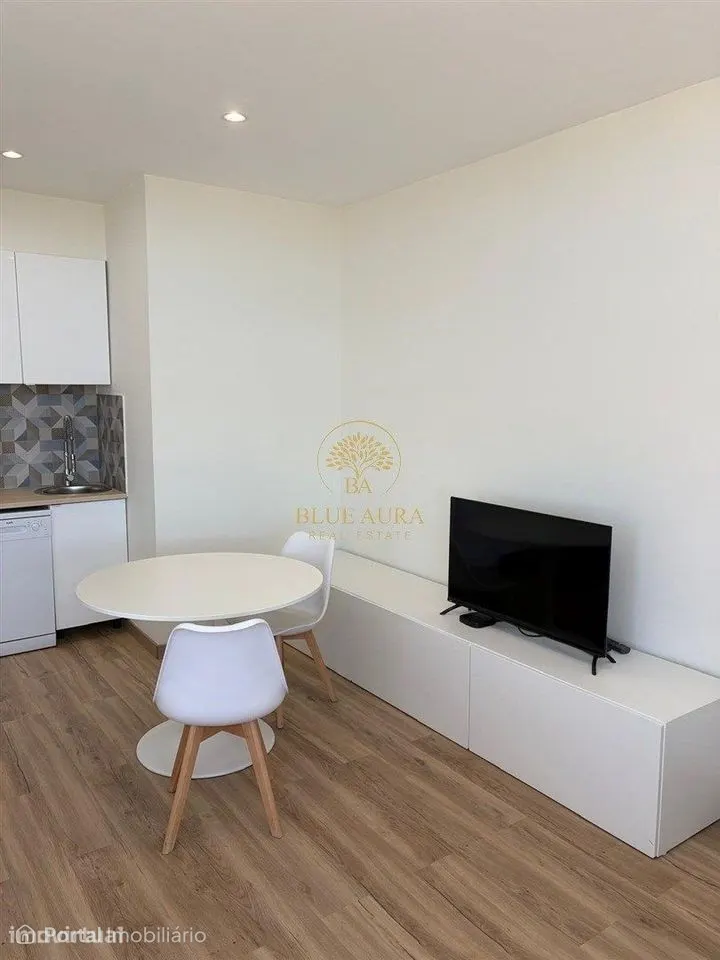 T0 Mobilado e com Vistas Desafogadas em Matosinhos