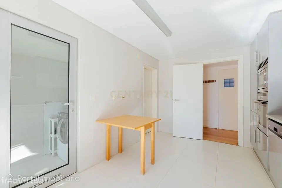 T1 no Estoril | Arquitetura de autor junto ao mar