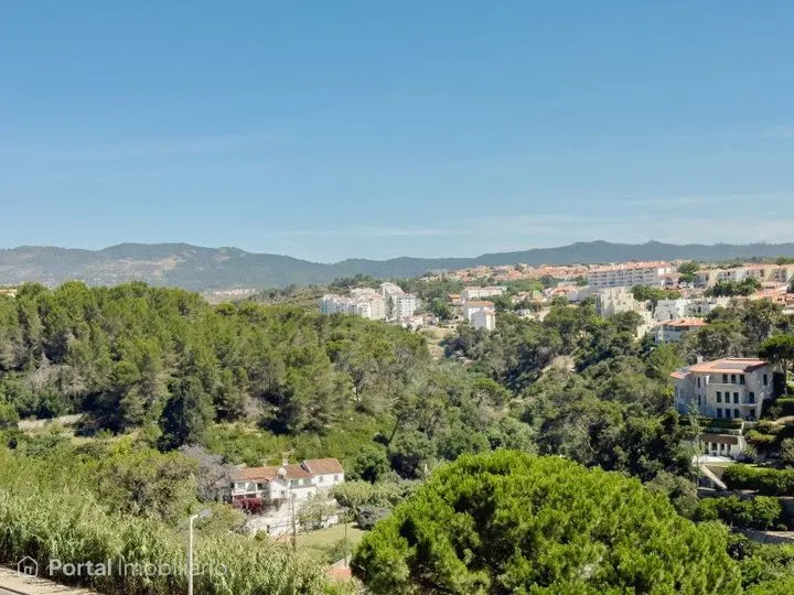 Apartamento T2 renovado com terraço e vistas mar em Cascais