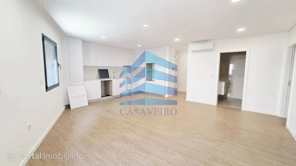 Apartamento T1 +1 no centro de Esgueira