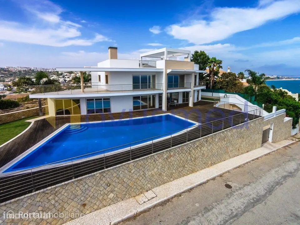 Moradia com 5 quartos e piscina em linha de mar Albufeira Algarve