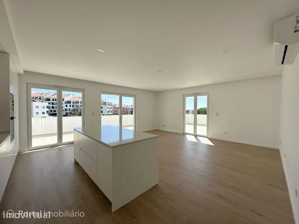 Apartamento T2 Novo com Terraço de 102 m² e Vista Mar na Ericeira