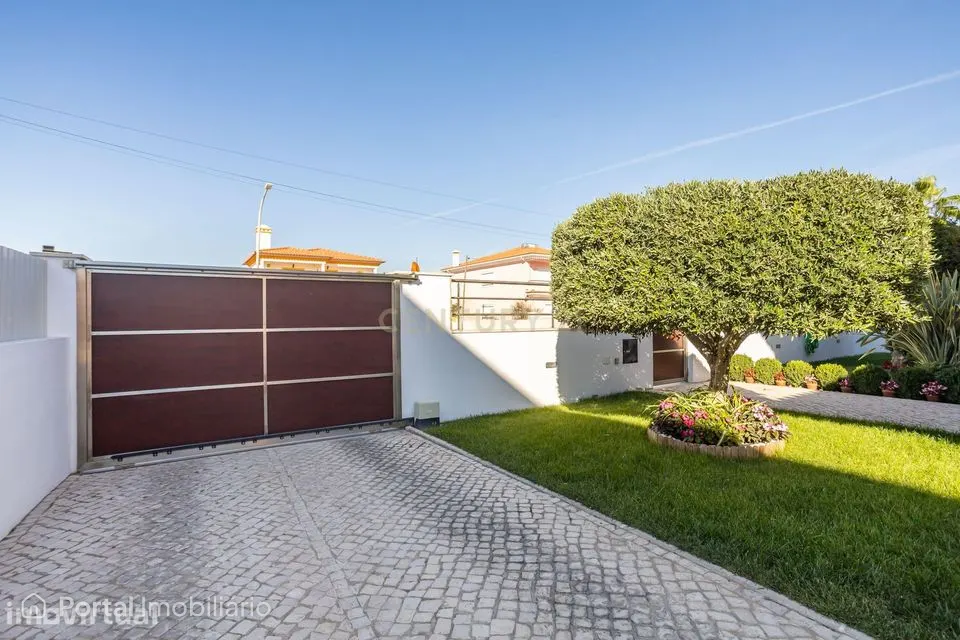 Moradia T4 com Piscina - Tradição e Sofisticação em Azeitão