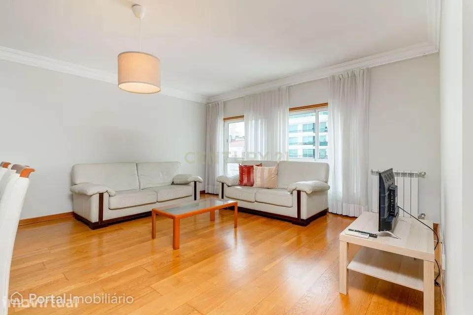Apartamento T3 com 170,51 m² no Parque dos Príncipes, Lumiar - 2.700 €