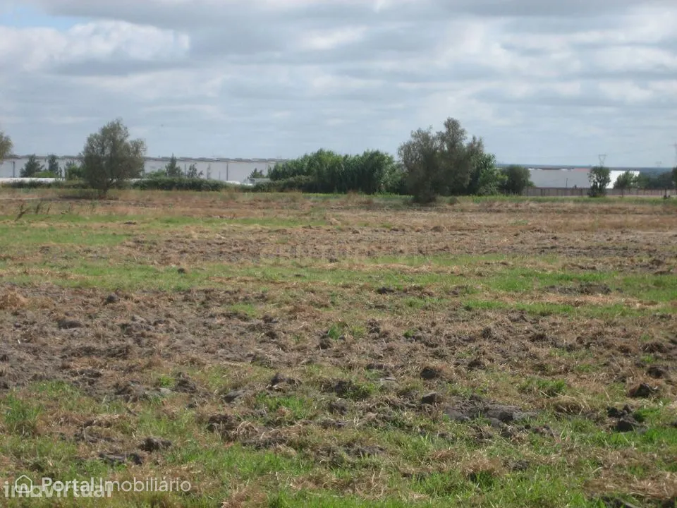 Terreno agrícola com 76.270m2