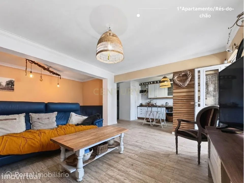 Moradia com Excelente Potencial de Rendimento — Dividida em 3 Habitaçõ