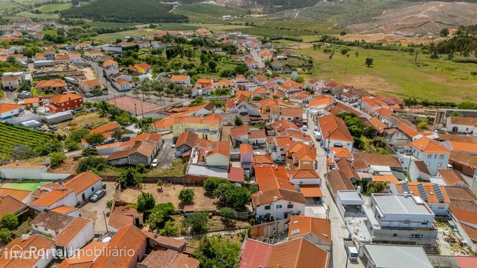 2-bedroom house for sale in Maxial e Monte Redondo
