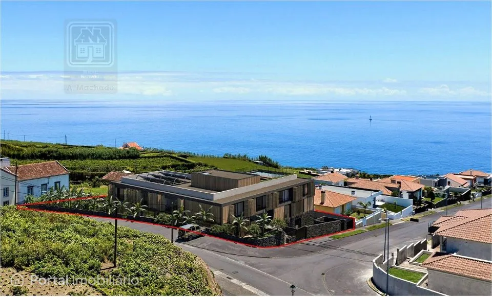 Terreno urbano com vista Mar e elevado potencial de desenvolvimento