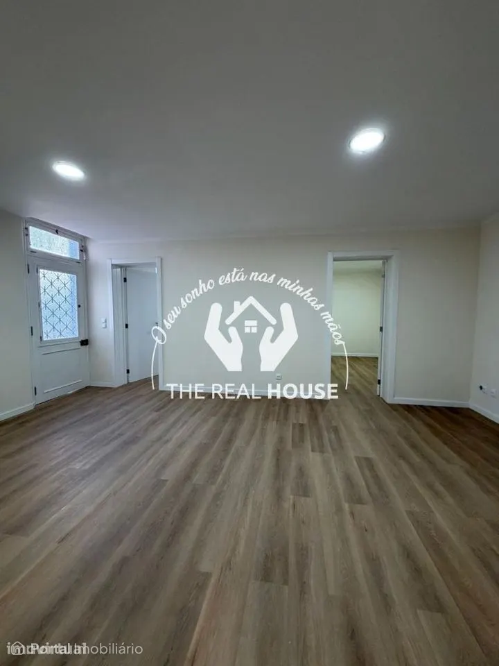 Andar de Moradia V1+1 ANTES E DEPOIS