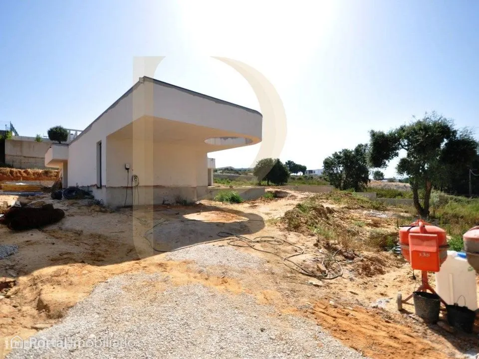 Moradia Isolada T5 na Vila Alegre - Fernão Ferro