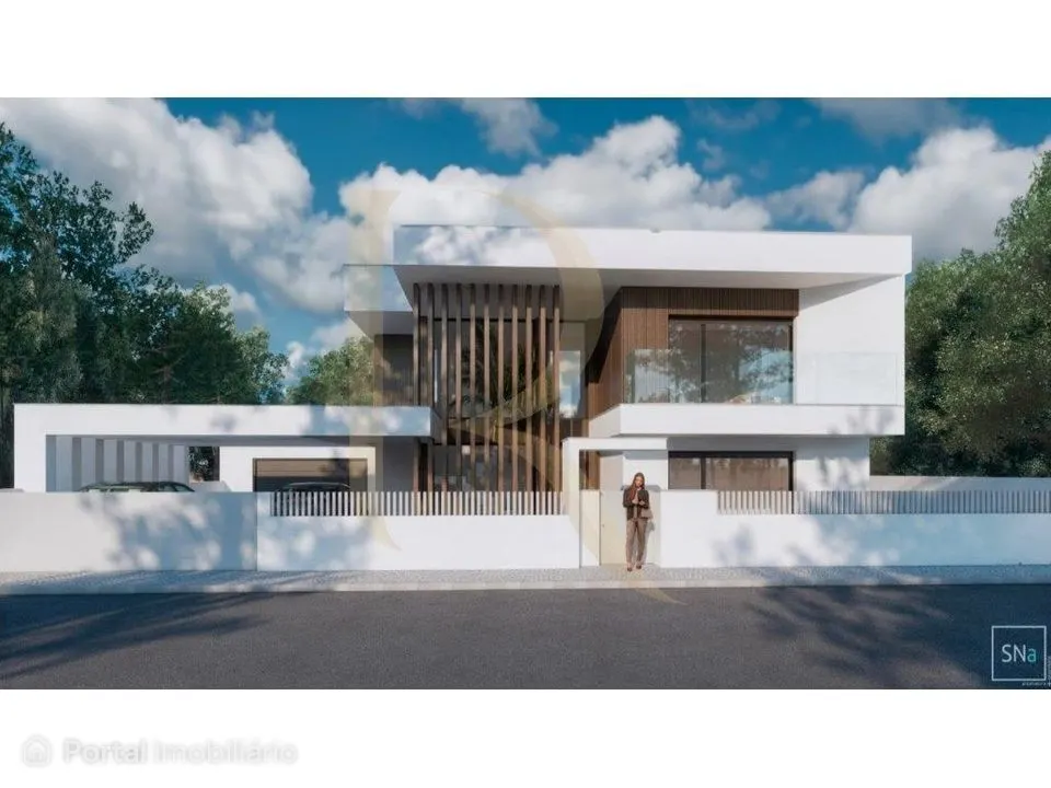 Moradia T4 isolada com piscina, churrasqueira e garagem na Aroeira
