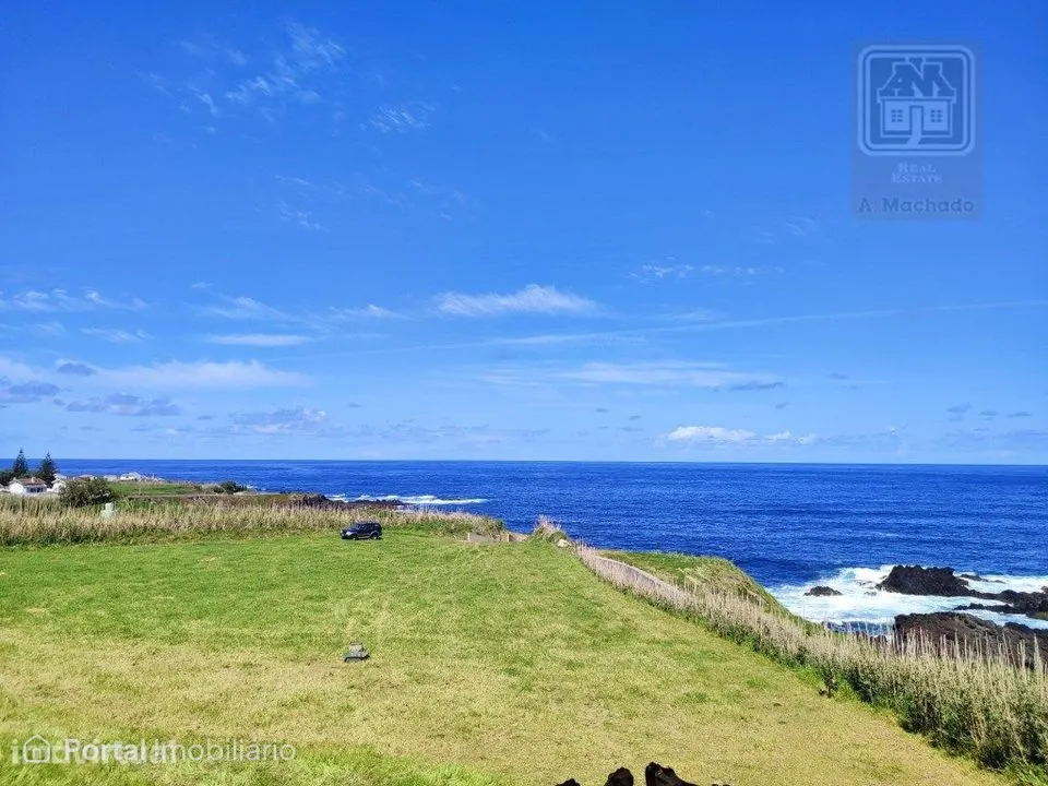 Land for sale in Mosteiros