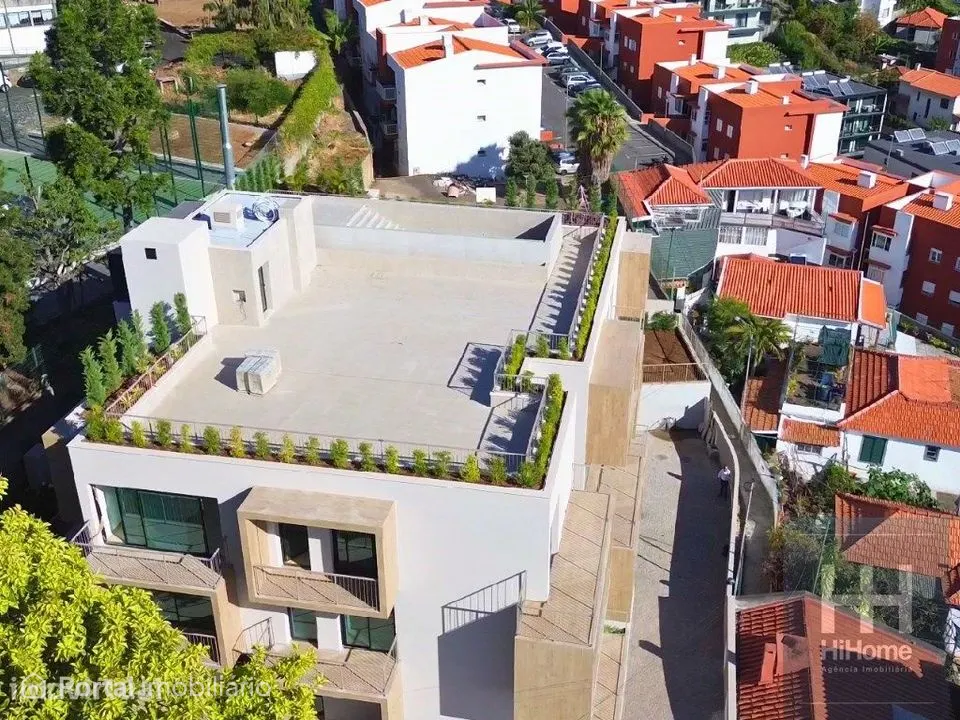 Apartamento T2 junto aos Barreiros em São Martinho