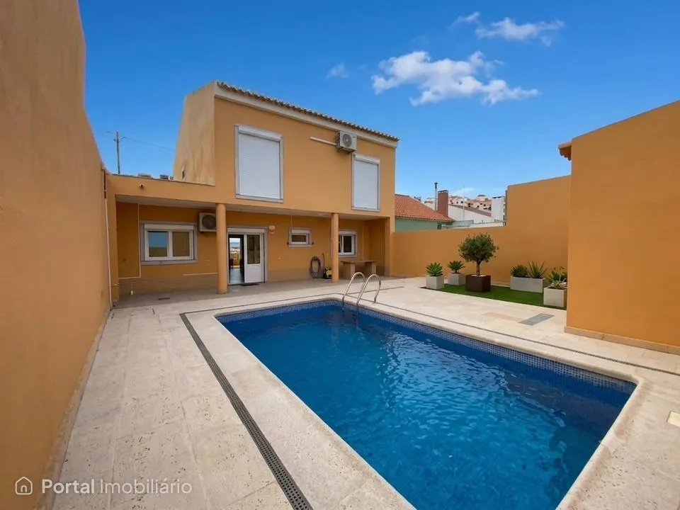 Moradia T4+1 com piscina, churrasqueira e garagem – Abóboda, Cascais