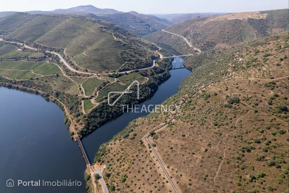 Land for sale in Vila Nova de Foz Côa
