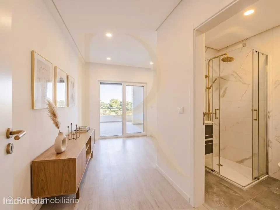 Apartamento T3 duplex com parqueamento e arrecadação em condomínio ...