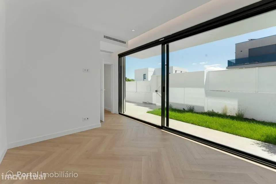 Moradia T4 Independente com Piscina e 4 Suites em Alcabideche, Cascais