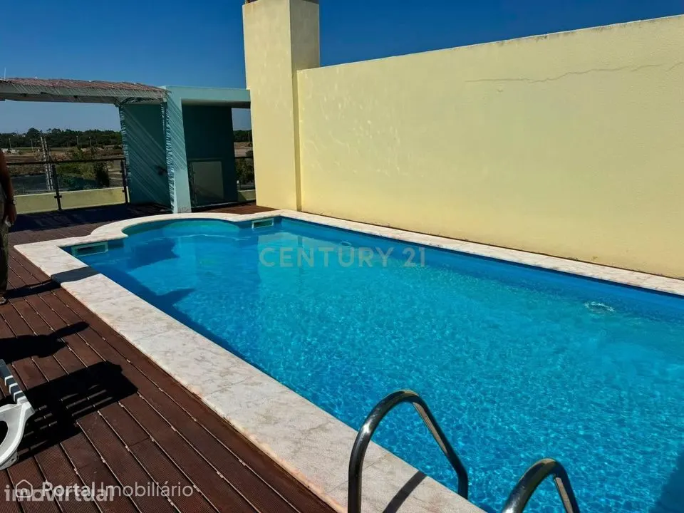 Arrendamento Luxuoso Apartamento T3 em Montijo com Vista Desafogada e