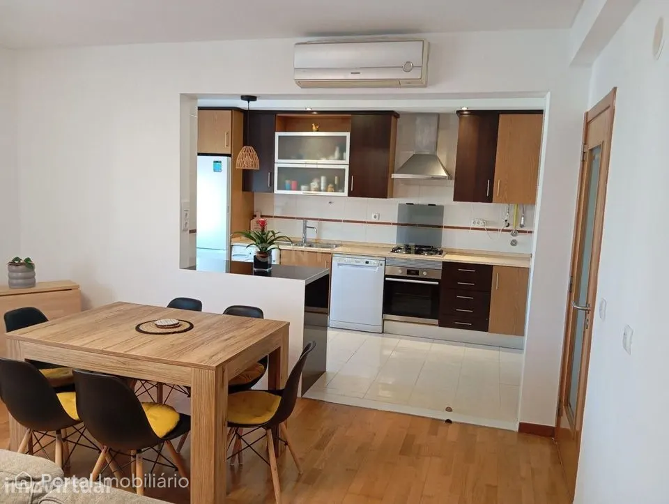 Apartamento T2 para Venda em Casal de Cambra, com Garagem e Arrecadaçã