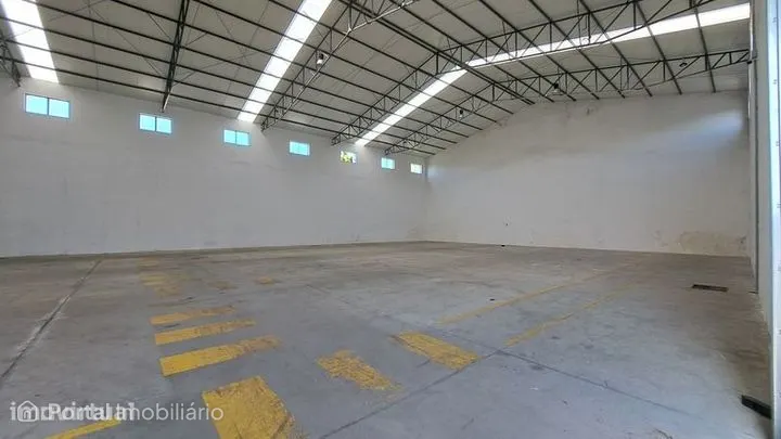 Warehouse for rent in Santa Maria, São Pedro e Matacães