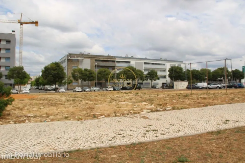 Amplo Lote de terreno situado na Urbanização de Vale de Rãs em Loulé d