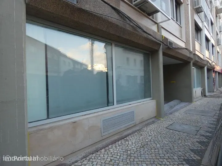 Shop for rent in Santa Maria, São Pedro e Matacães
