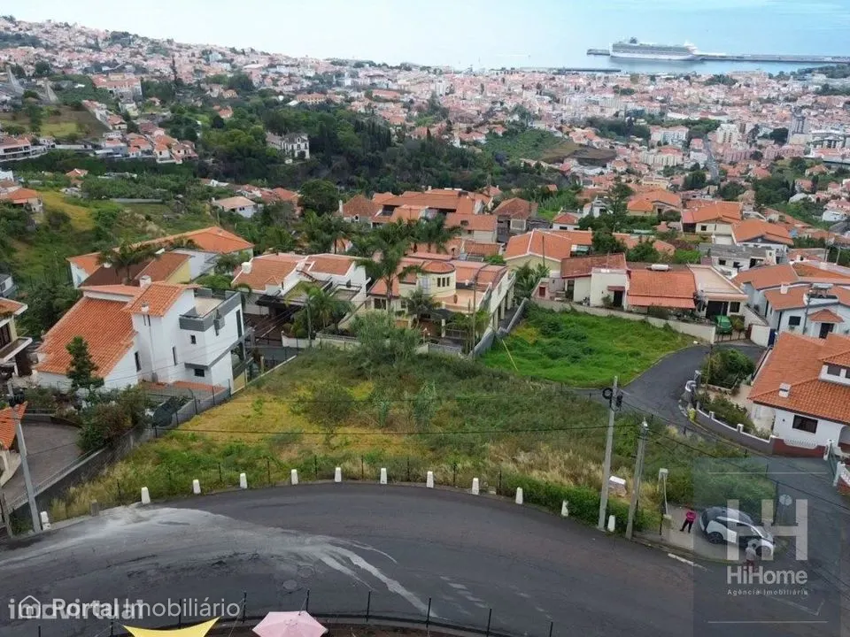 Lote com projecto aprovado para moradia T4 com piscina no Funchal