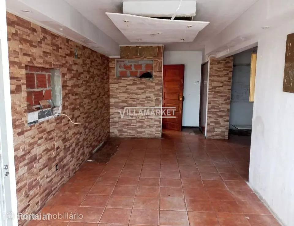 Apartamento T3 da banca inserido no 3º andar do nº 10 da Rua do Moinho