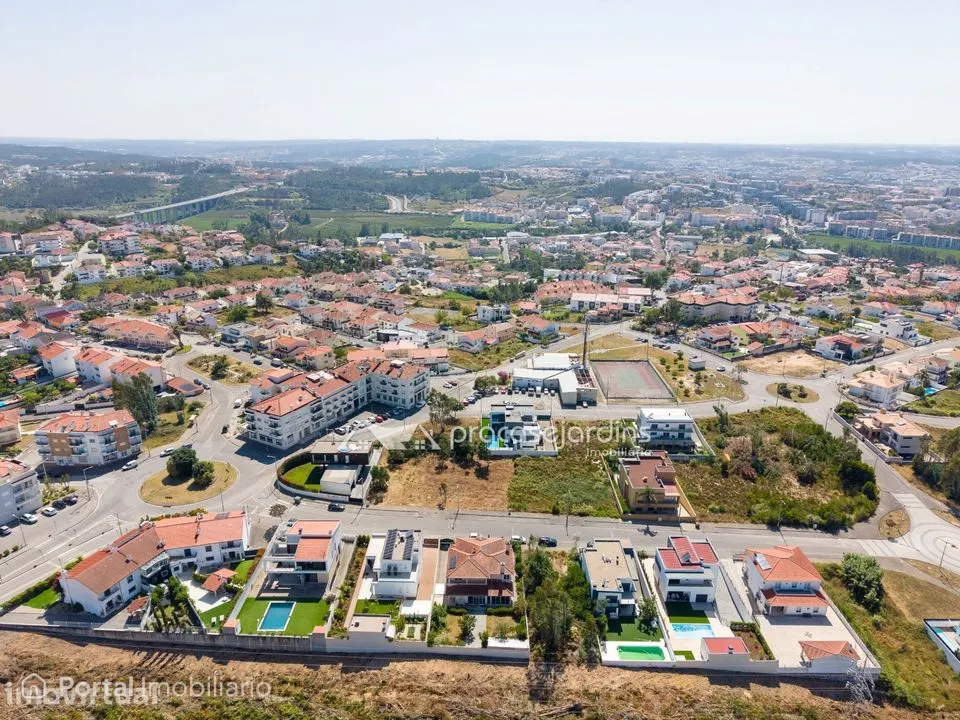 Lote de Terreno – Casal dos Matos